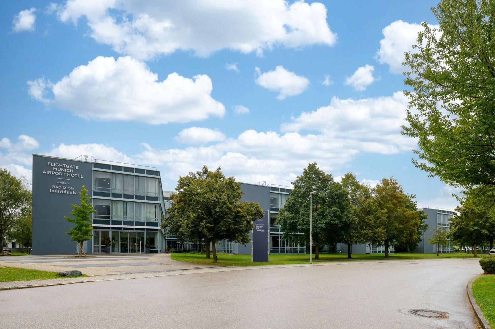 Flightgate Munich Airport Hotel, A Member Of Radisson Individuals Халльбергмос Экстерьер фото